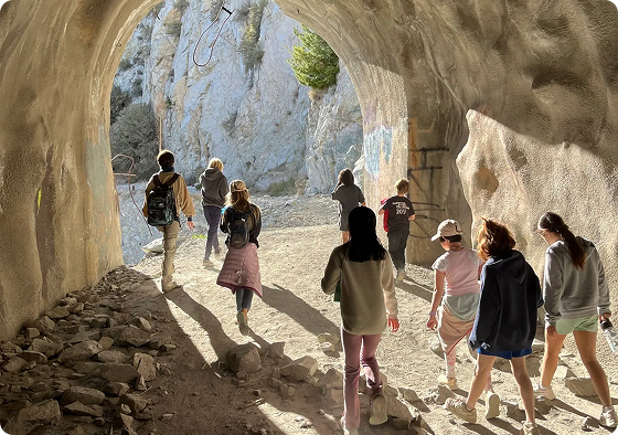 kids hiking through canyon adventure program
